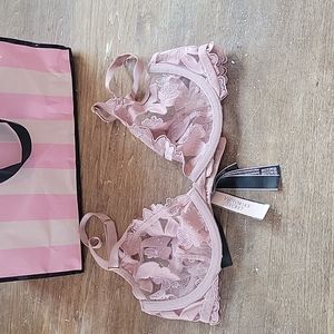 VICTORIA'S SECRET. BRA.size 32c. NWT